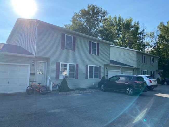 Photo - 235 Gladwell Ave Unit 1