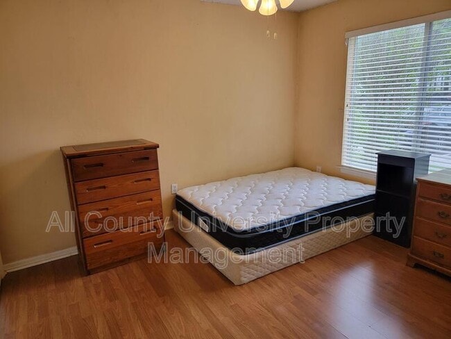 Photo - 4000 SW 23rd St