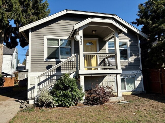 Building Photo - LIM DUPLEX Unit Upper