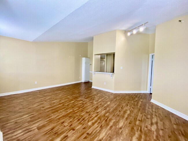Top-Floor 2 Bedroom / 2 Bath Condo in The Meridian – Gated Community!