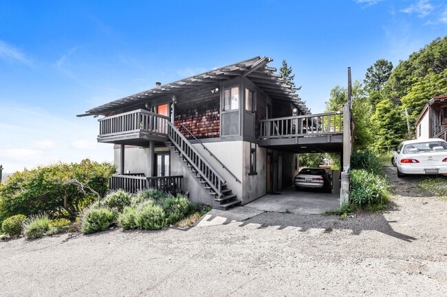 Building Photo - Fully Furnished Lower Unit In Berkeley!