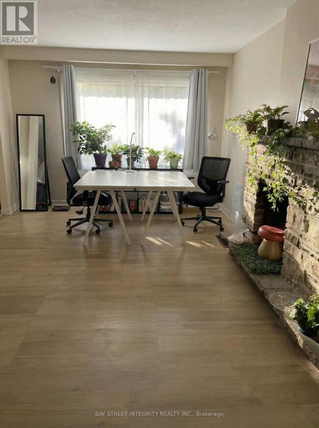 Photo - 248 Westcourt Pl