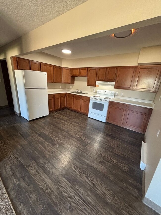 Fairview Apartments - Fairview Apartments Unit F04