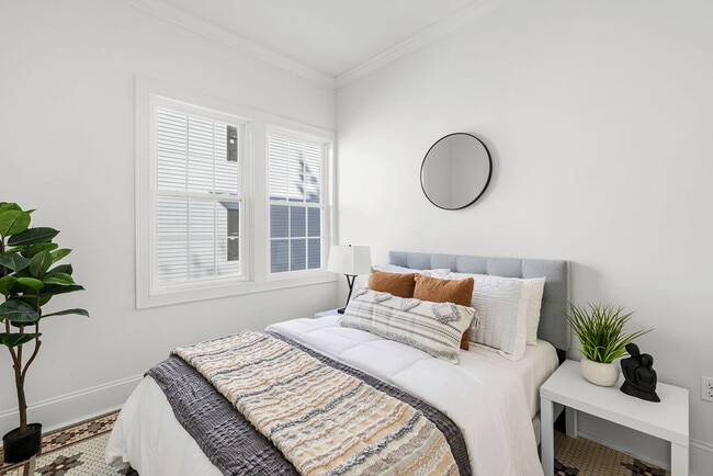 Building Photo - 1462 Rodman St Unit 1