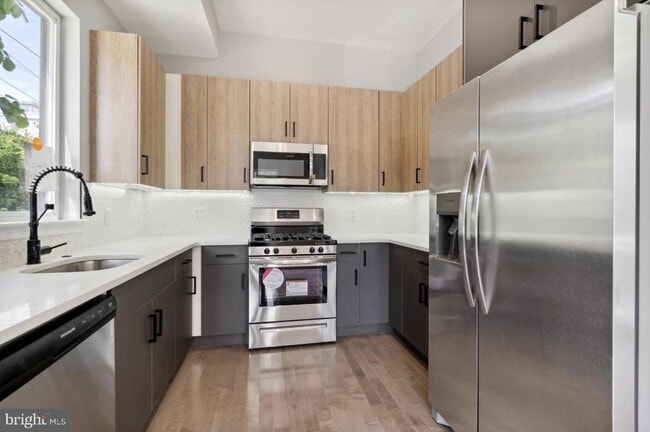 Building Photo - 2000 N 3rd St