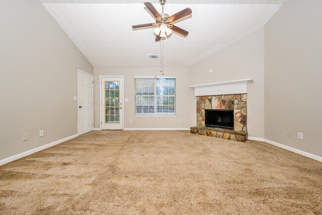 Photo - 725 Grove Pointe Cir