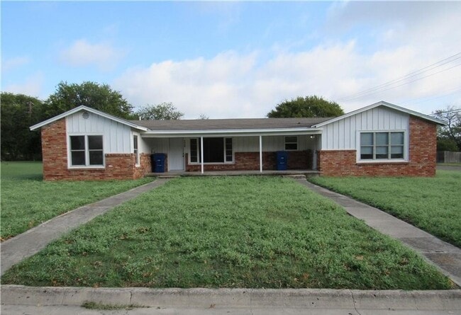 Building Photo - 402 Hill St Unit A