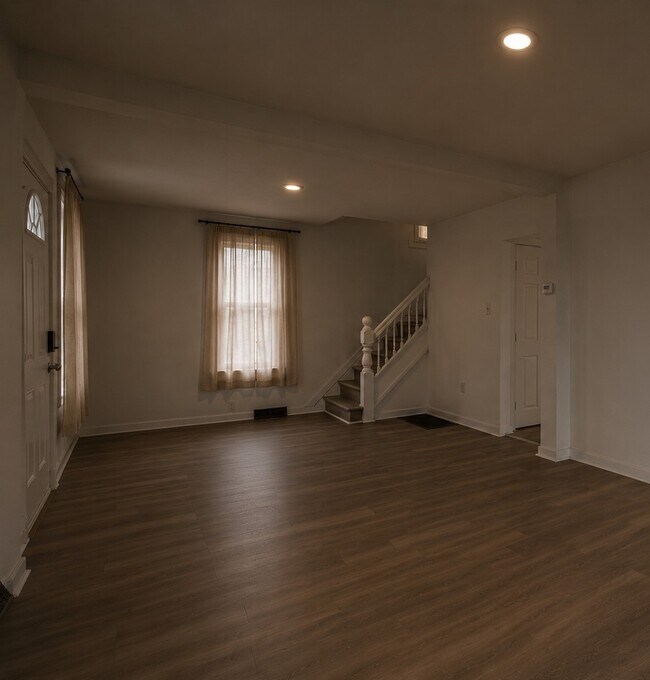 Photo - 244 Robinson St