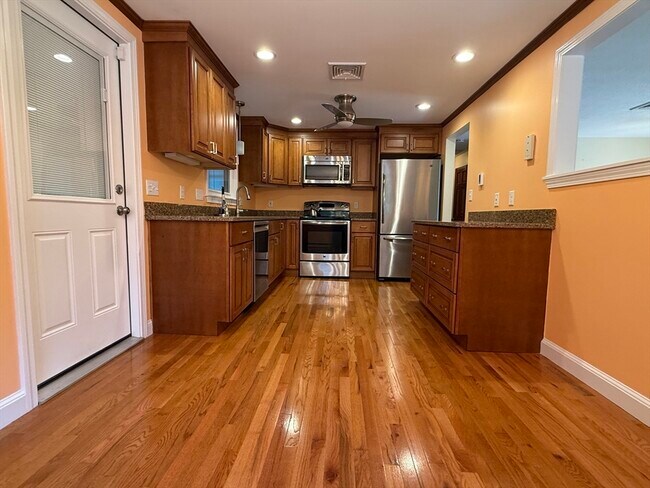 Photo - 9 Brookdale Cir