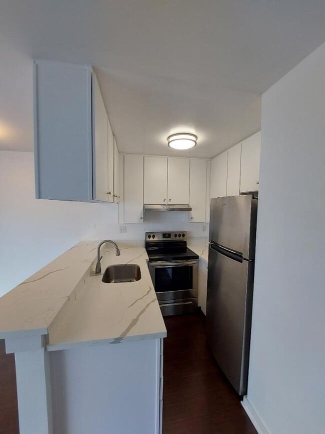 Photo - Wilshire Embassy Apartments