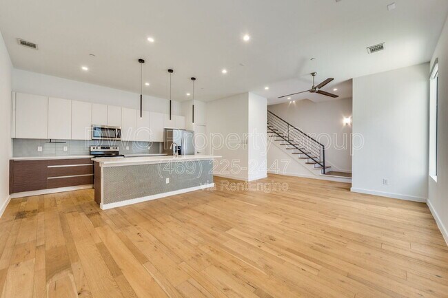 Photo - 2711 Kimsey Dr