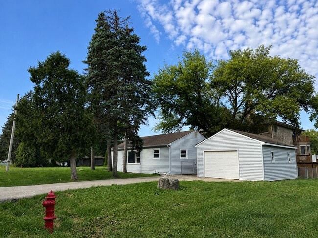 416 W Grand Ave