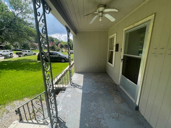 Photo - 591 Buck St