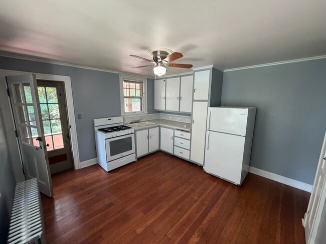 87 Cliff St Unit 2nd Left