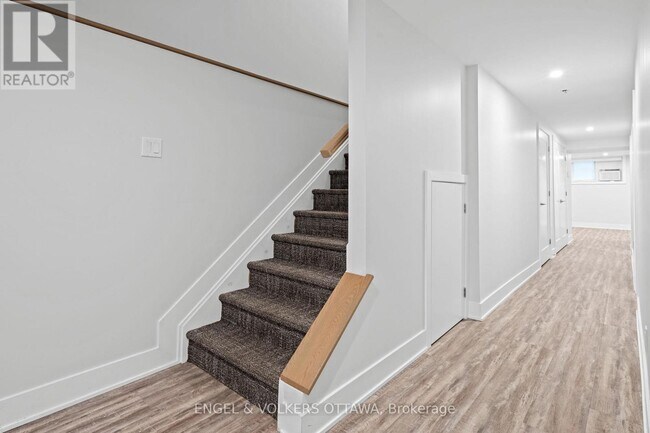 Photo - 569 McLeod St