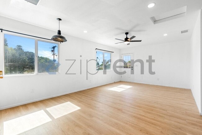Building Photo - Unit 2