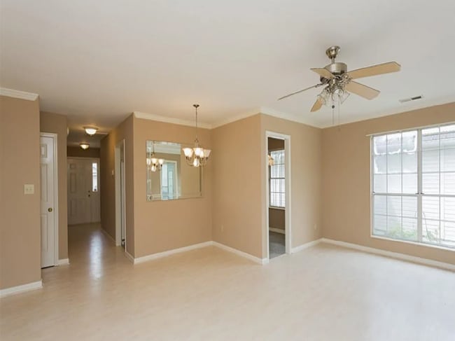 Photo - 1706 Lake Park Cir