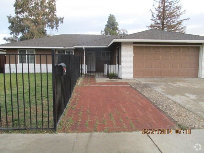 Building Photo - 1521 Clevenger Dr Rental