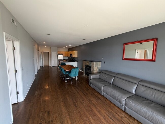 Photo - 6135 N Broadway