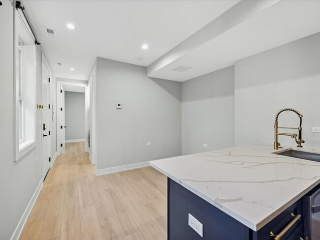 Photo - 2818 W Fletcher St Unit CH