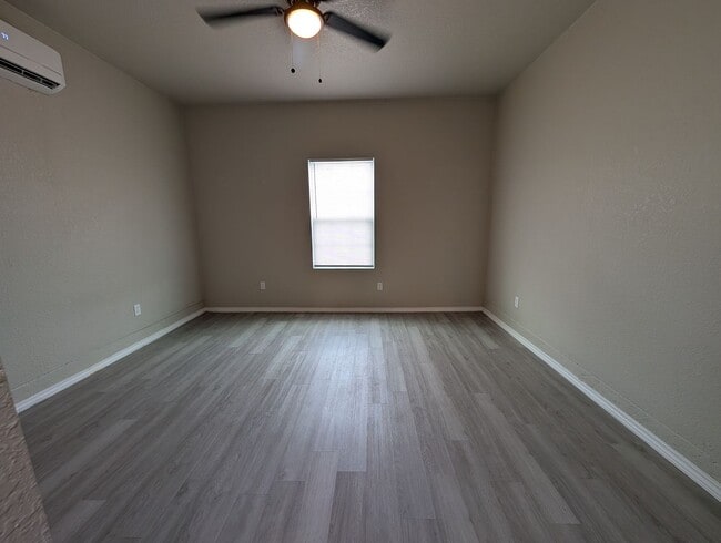 885/887 Sagewood trl