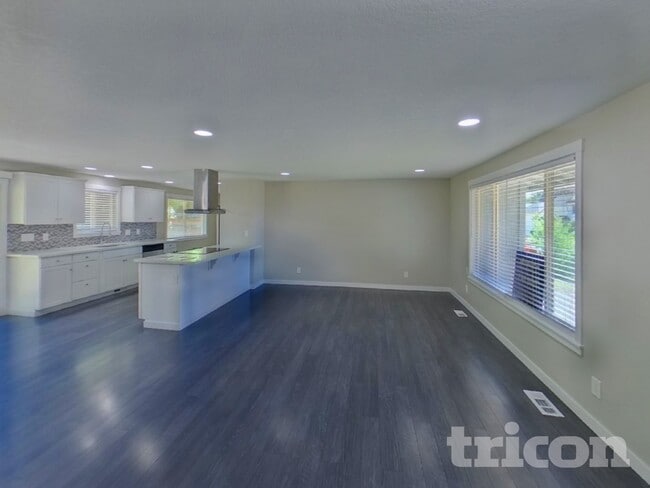 Photo - 706 NE 126th St