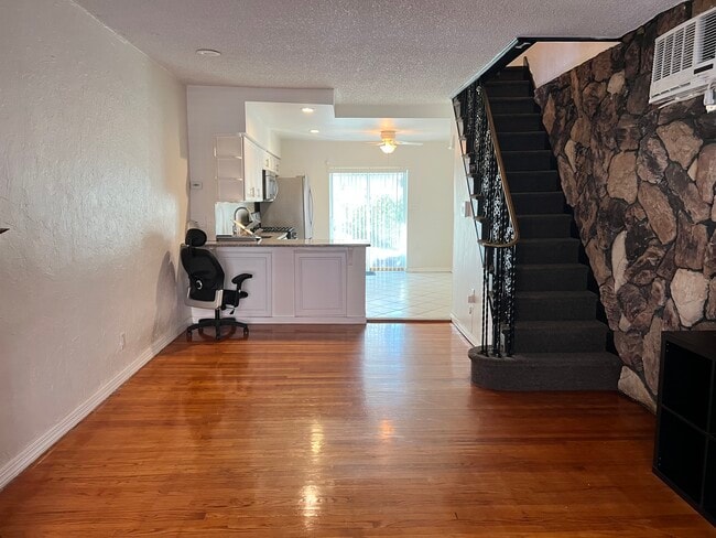 Photo - 2408 S Sartain St