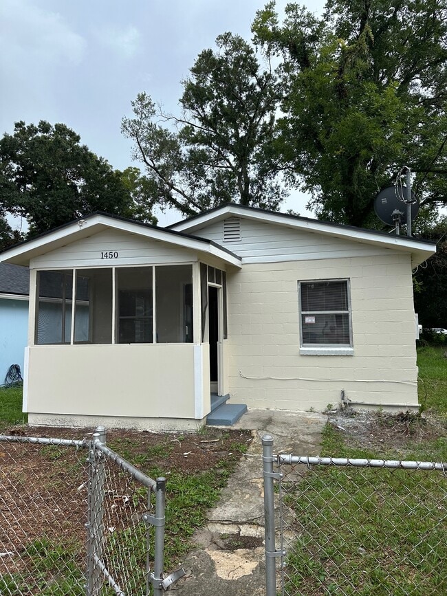 Building Photo - 1450 W 22nd St Rental