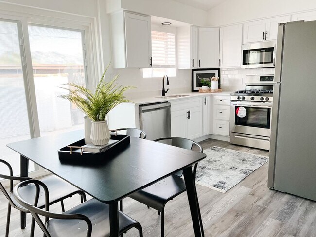 Building Photo - **First Month Free** Unit 2575