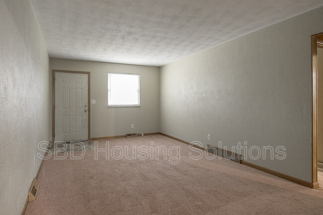 Photo - 9519 E 18 St S