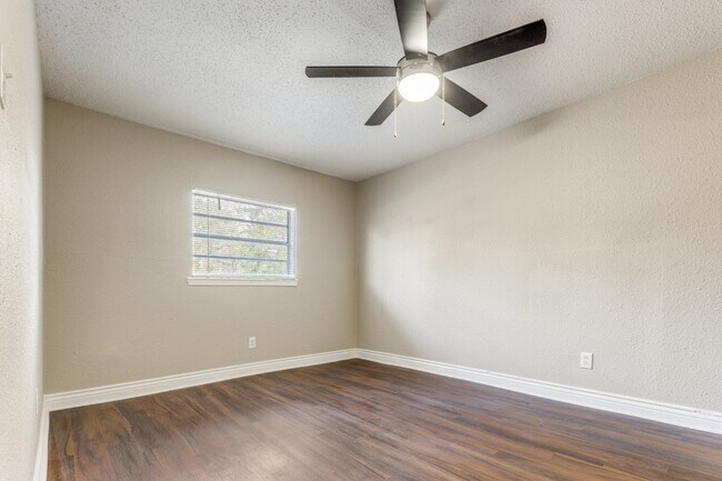 Photo - 9310 Forest View St