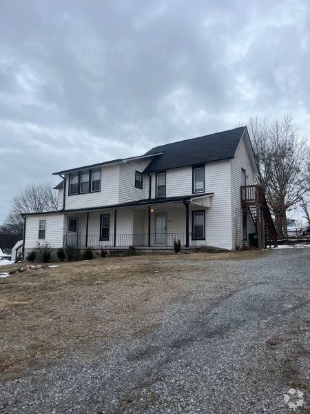 Building Photo - 1st floor Duplex Unit 4bd/2bath in Maryville Rental