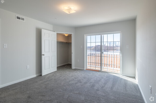 3BR, 2BA - 1,420SF - Primary Bedroom