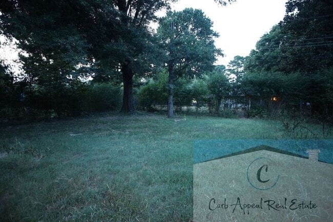 Photo - Move in special $800!! Recently renovated ...