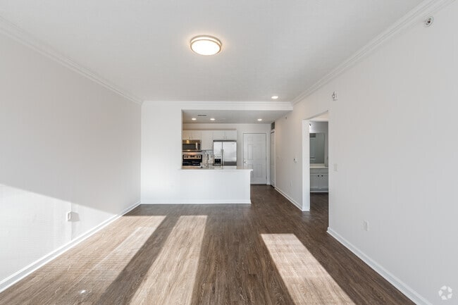 1BR, 1BA - 735SF - Living Room