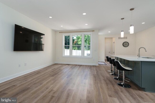 Photo - 3 E Hartwick Dr