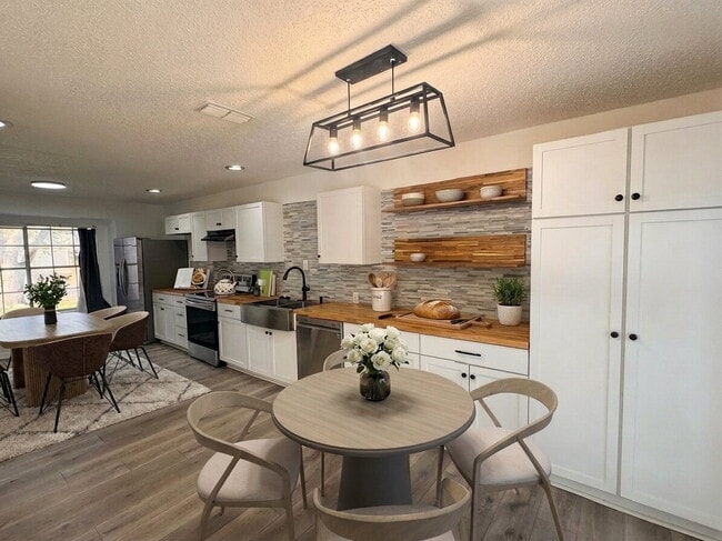 Photo - Cimarron 4 Bedroom Home Less Than 5 Minute Walk To The Park