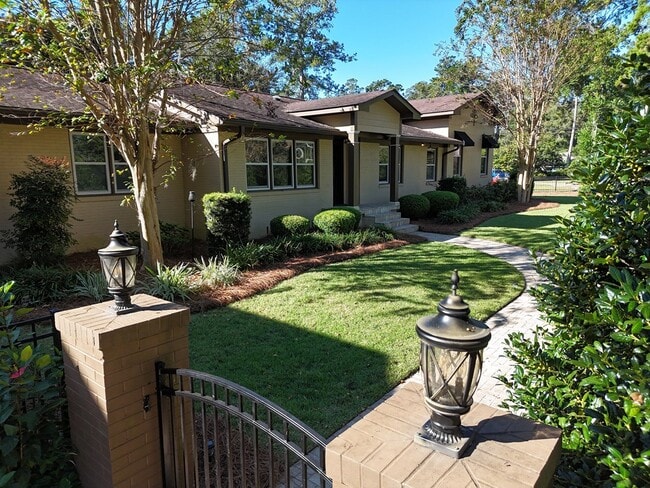 Photo - 311 Junius St