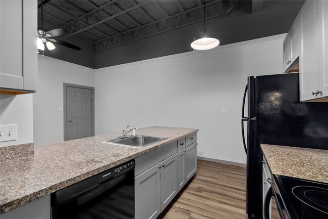 Photo - 612 W Texas Ave