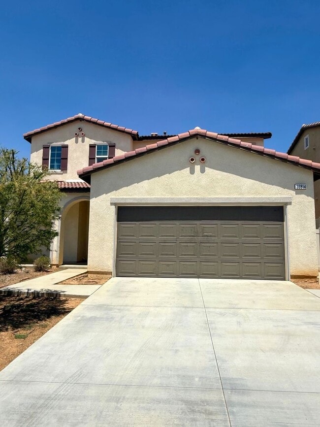 Building Photo - Beautiful 3Bed 2.5Bath Rental