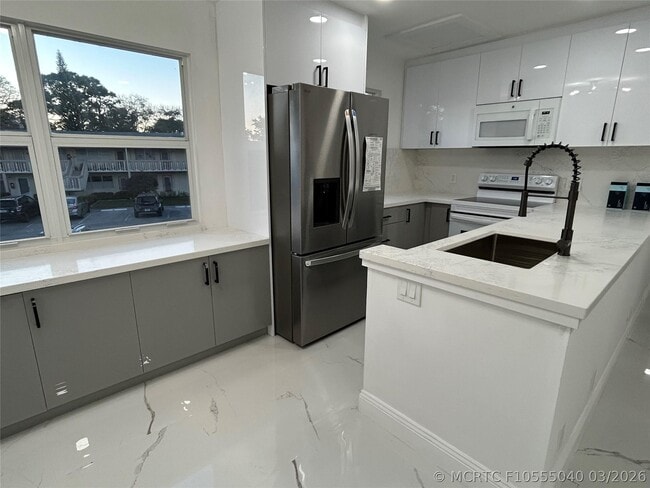Building Photo - 115 Ventnor F