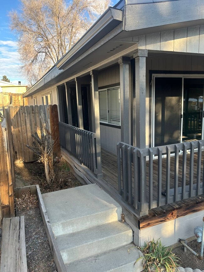 Photo - 2730 Larkspur St