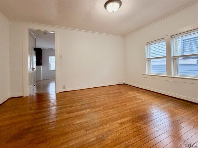 Photo - 88 E 5th St