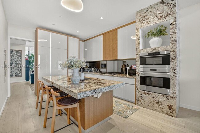 Photo - 2821 S Bayshore Dr Unidad 11B