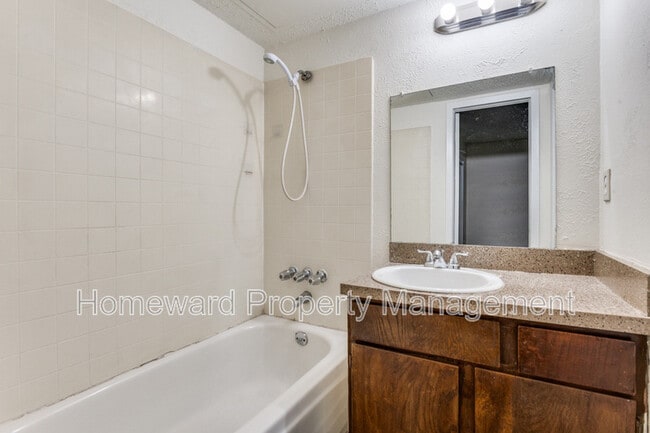 Photo - 3930 Portland St