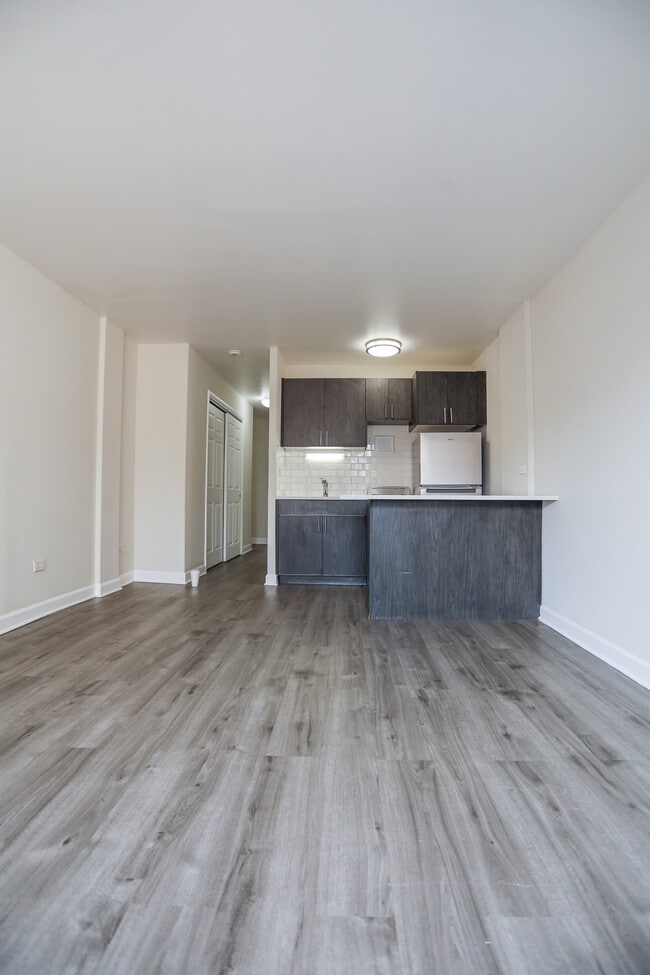 Building Photo - 5900 N Winthrop Ave Unit #506 Rental