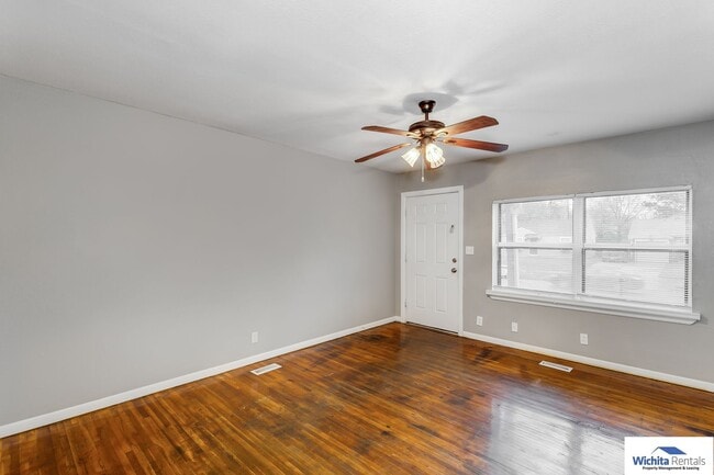 Photo - 2 bedroom 1 bath home - Pet Friendly!