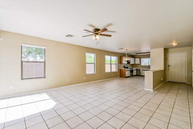 Photo - 2200 E Spruce Dr