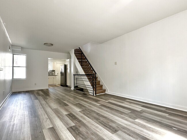 Photo - 2043 McClellan St