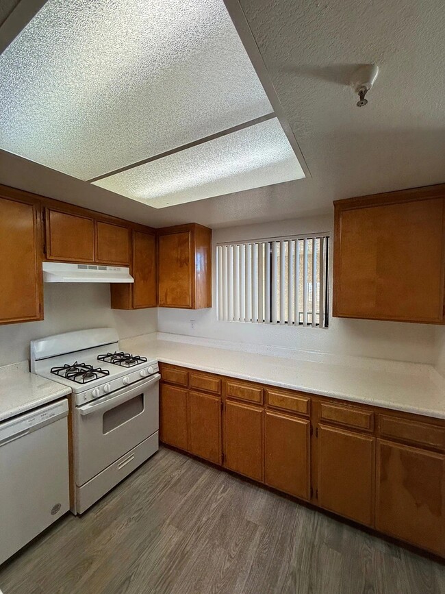 Photo - 14020 Yukon Avenue,